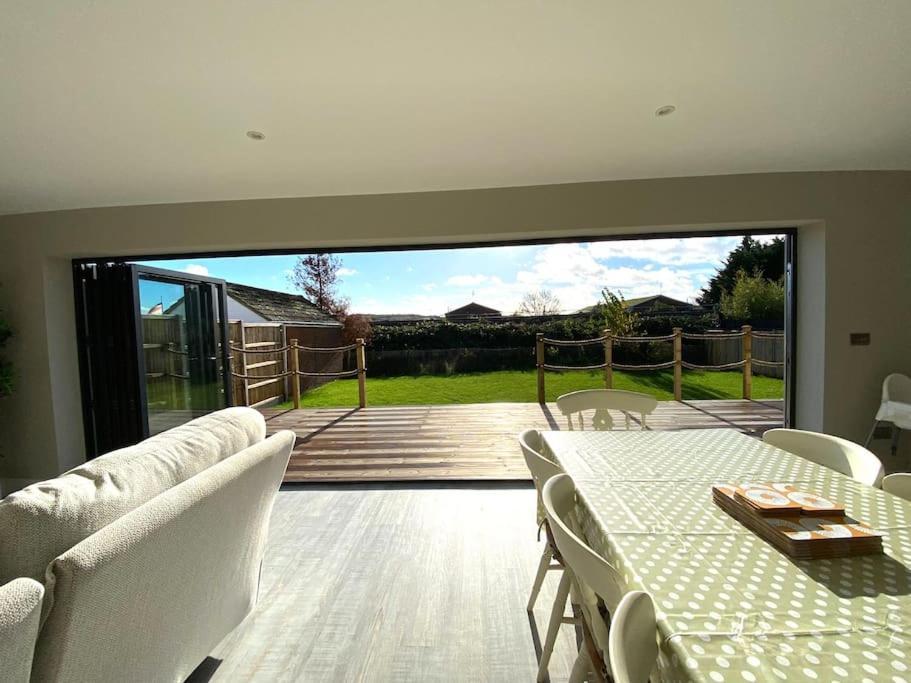 Brand New, Stunning Beachside House Seasalter Exterior photo